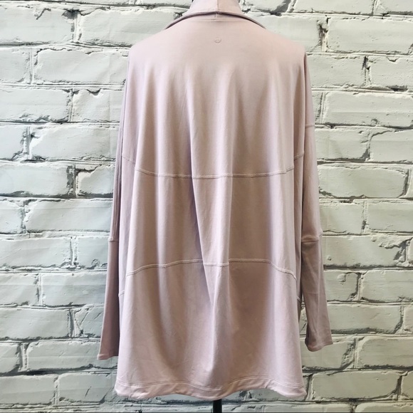 SOLD Lululemon Back In Action Wrap Smoky Blush - Picture 6 of 15